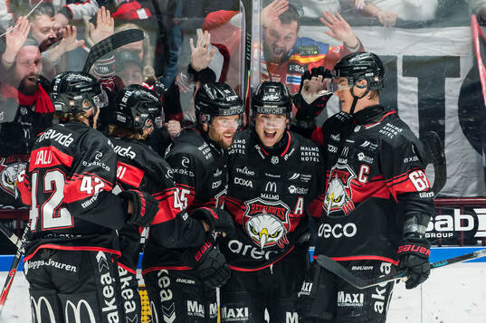 Malmö Redhawks Carl Persson jublar