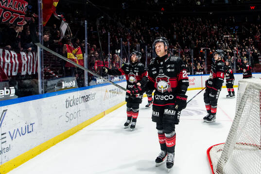 Malmö Redhawks Thomas Berg Paulsen jublar