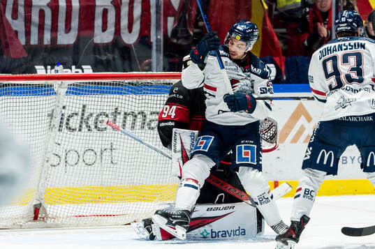 Linköpings Ty Rattie och Malmö Redhawks målvakt Marek