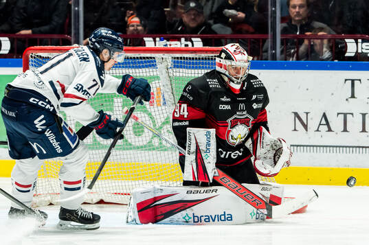 Linköpings Eskild Bakke Olsen och Malmö Redhawks målvakt