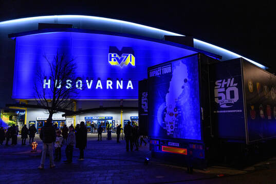 SHL Impact tour utanför Husqvarna Garden