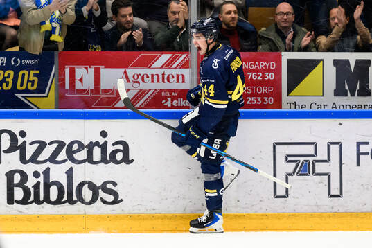HV71s Hugo Fransson jublar