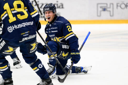 HV71s Justin Glenn Kloos jublar