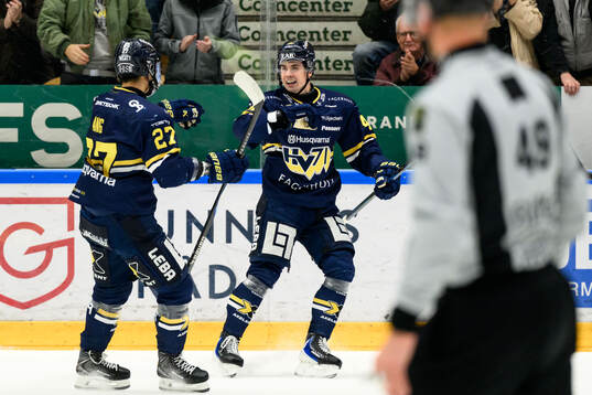 HV71s Hugo Fransson jublar
