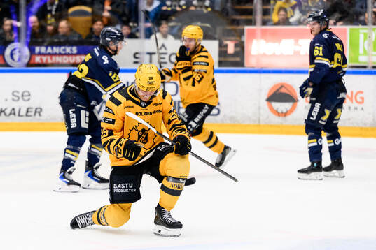 Skellefteås Mikkel Aagaard jublar