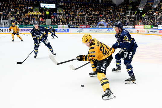 Skellefteås Oskar Vuollet och HV71s Jamiro Reber