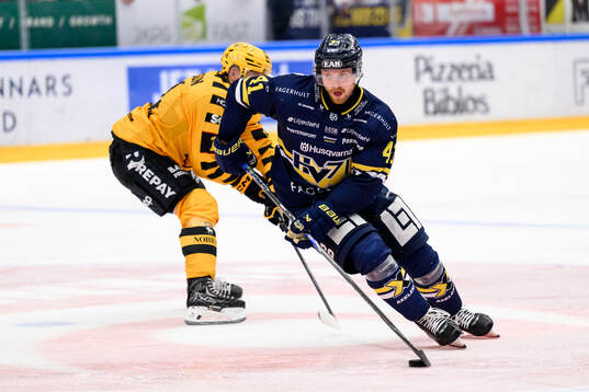HV71s Riley Woods