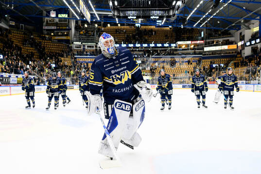 HV71s målvakt Olof Glifford jublar