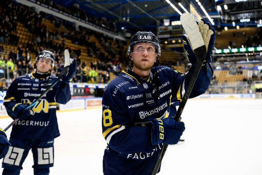 HV71s Olle Alsing jublar
