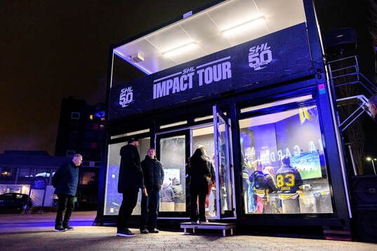 SHL Impact tour utanför Husqvarna Garden