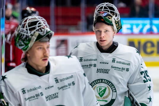 Färjestads målvakt Emil Larmi och målvakt Melker Thelin