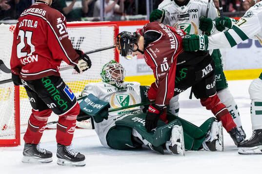 Färjestads målvakt Emil Larmi och Örebros Sampo Ranta
