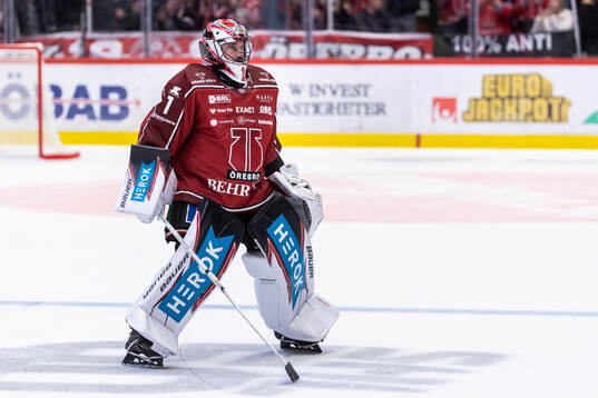 Örebros målvakt Jhonas Enroth deppar