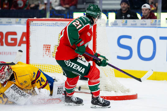 Frölundas Jere Innala gör 2-1 på Djurgårdens målvakt