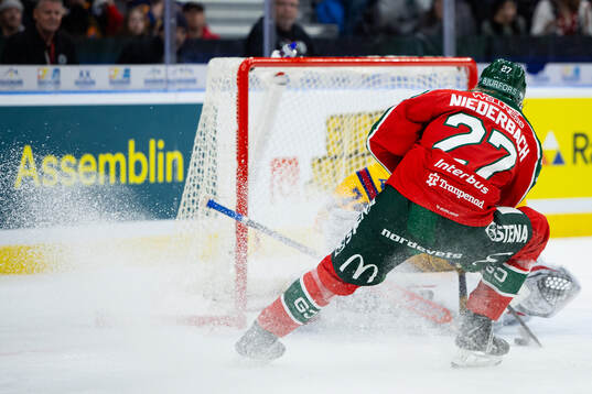 Frölundas Theodor Niederbach gör 3-2 på Djurgårdens