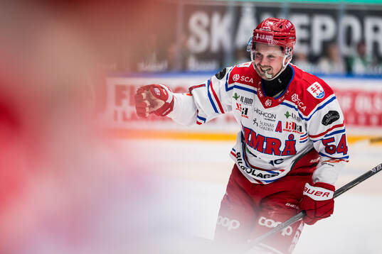 Timrås Jonathan Dahlén jublar