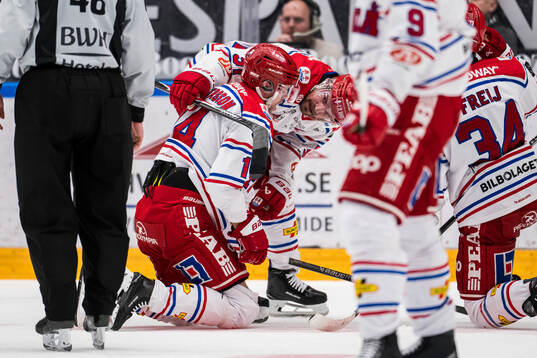 Timrås Emil Pettersson har ont