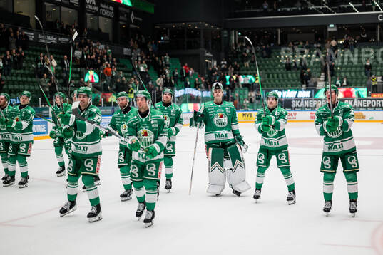 Rögles spelare jublar