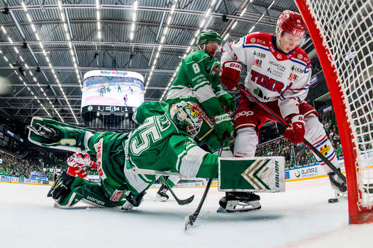 Rögles målvakt Arvid Holm, Linus Sandin och Timrås Eddie