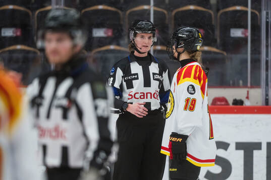 Brynäs Julia Östlund och Domare Sabina Küller
