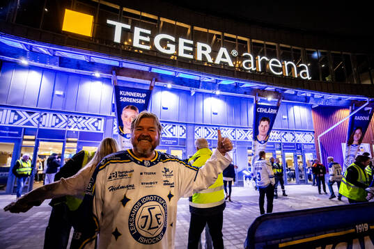 Tomas Brolin utanför Tegera Arena