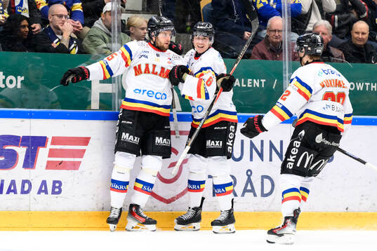 Malmö Redhawks Carl Persson jublar
