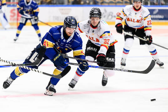 HV71s Riley Woods och Malmö Redhawks Joona Ikonen