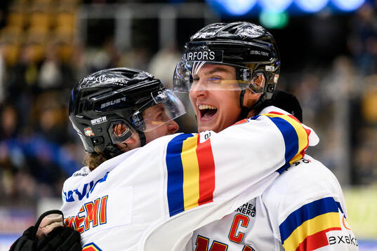 Malmö Redhawks Fredrik Händemark jublar