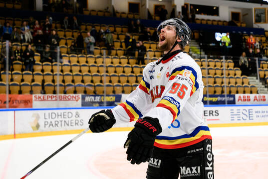 Malmö Redhawks Carl Persson jublar