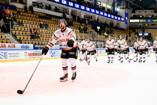 Malmö Redhawks Carl Persson jublar