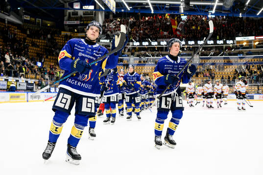 HV71s Oscar Davidsson och Jamiro Reber deppar