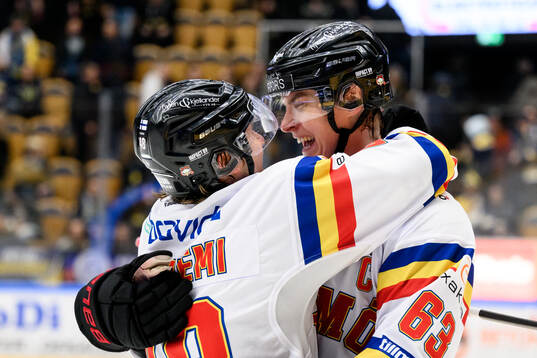 Malmö Redhawks Lauri Pajuniemi and Fredrik Händemark
