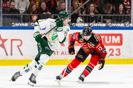 Färjestads Viktor Lodin och Luleås Eetu Koivistoinen