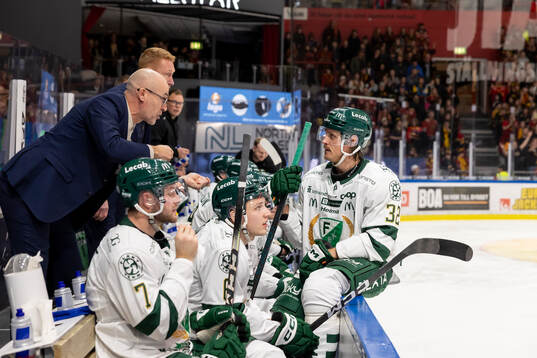 Färjestads Magnus Nygren i samtal med Färjestads