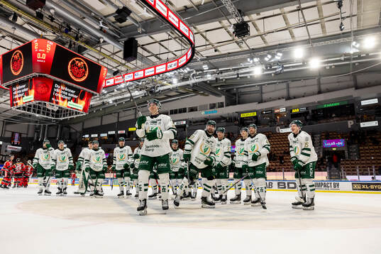 Färjestads spelare jublar