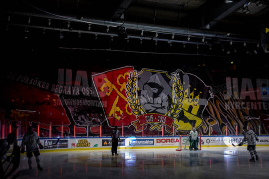 Luleåfans Corsica boys tifo innan ishockeymatchen i SHL