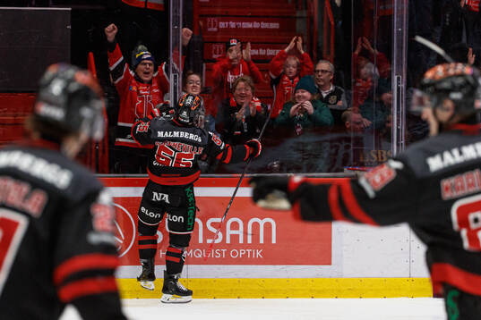 Örebros David Quenneville jublar