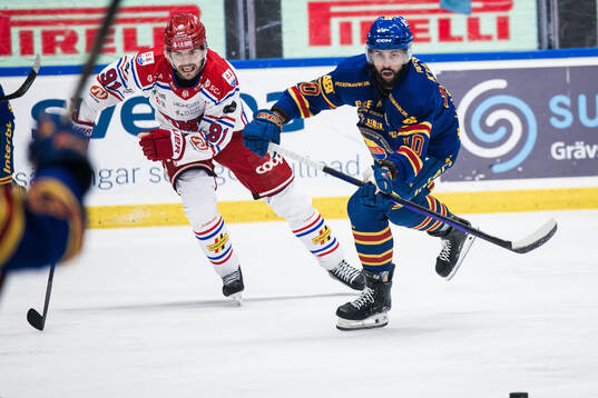 Timrås Magnus Pääjärvi och Djurgårdens Oliver Kylington