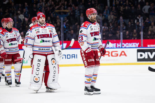 Timrås målvakt Tim Juel och Jeremy Boyce-Rotevall deppar