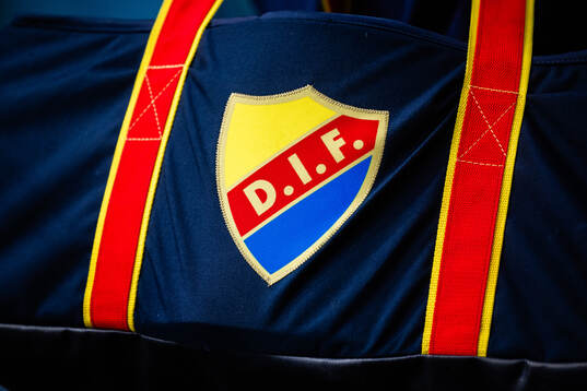 Djurgårdens klubbmärke på en väska
