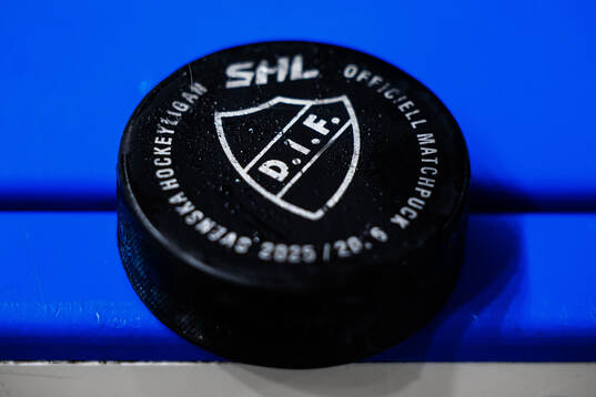 Djurgårdens klubbmärke på en puck