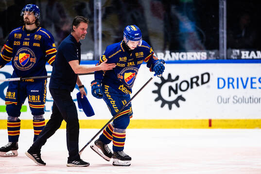 Djurgårdens Victor Eklund har ont