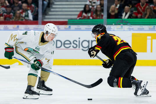 Frölundas Noah Dower Nilsson och Brynäs Axel Andersson