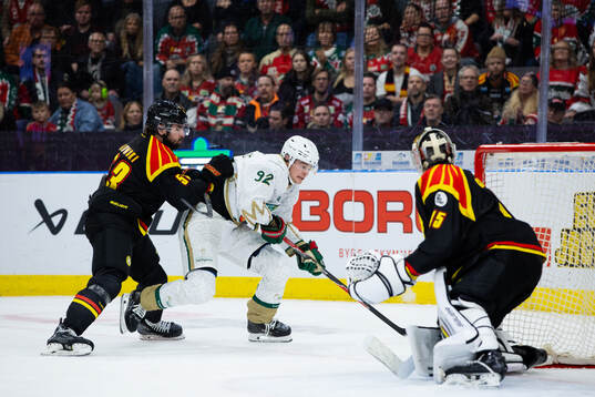 Brynäs Luke Witkowski och Frölundas Filip Cederqvist