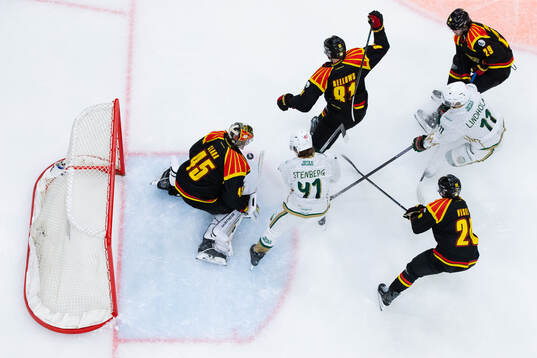 Brynäs målvakt Damian Clara, Kieffer Bellows, Tyler Vesel