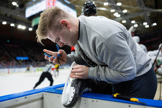 Frölundas materialförvaltare Jonas Elofsson byter skena