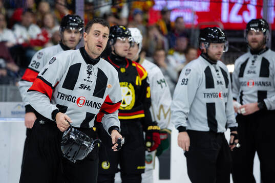 Domare Kristoffer Folkstrand åker till båset för vård