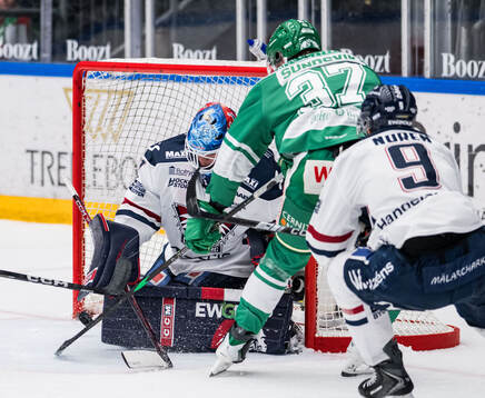 Linköpings målvakt Jesper Myrenberg och Rögles Albin