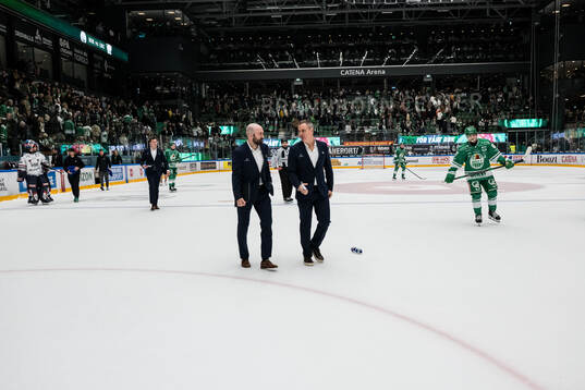 Rögles assisterande tränare Taylor Matson och tränare