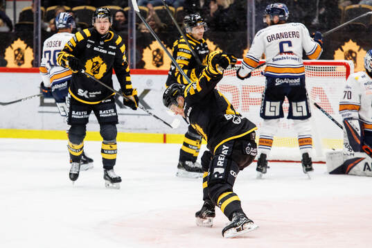 Skellefteås Andreas Johnson jublar